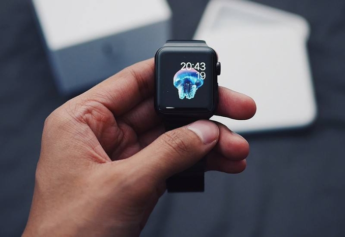 آیفون ۸ اولین گوشی آیفون با صفحه OLED‌ به بازار آمد